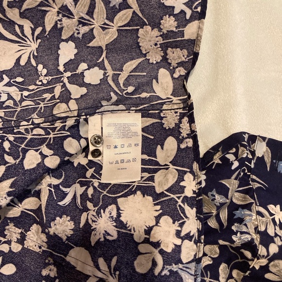 Land's End Women's No Iron Supima Shirt | Size 6 | Blue Floral | Sporty | Office - Picture 3 of 6